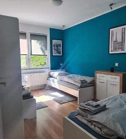 Schoene 2 Zimmer Apartment In Krefeld City, Monteur Wohnung Netflix & Prime Exterior foto
