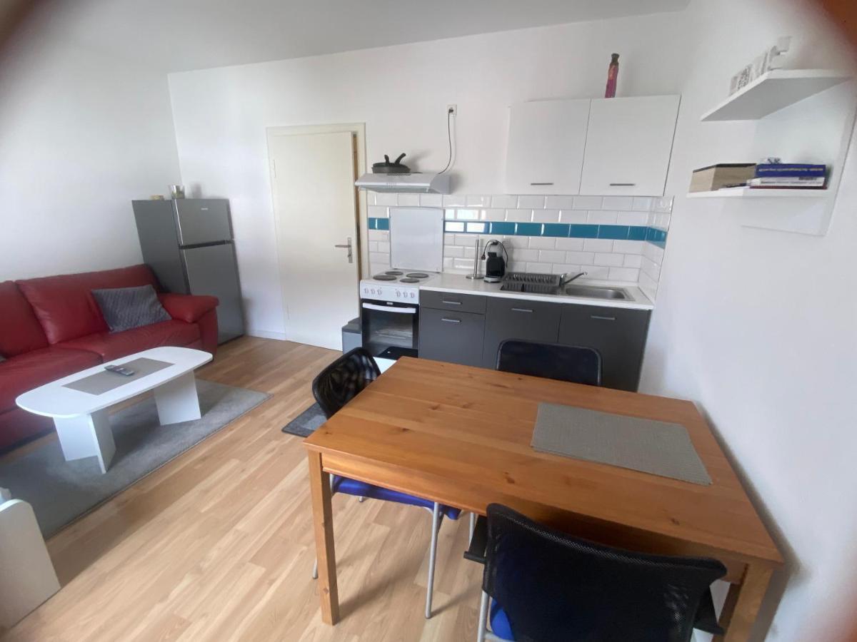 Schoene 2 Zimmer Apartment In Krefeld City, Monteur Wohnung Netflix & Prime Exterior foto